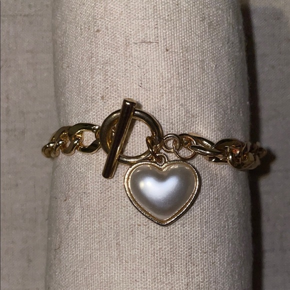 Gold Heart Pendant Bracelet with Chunky Chain - Picture 3 of 3